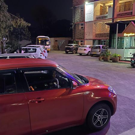 Hotel Caveri Madikeri Exteriör bild