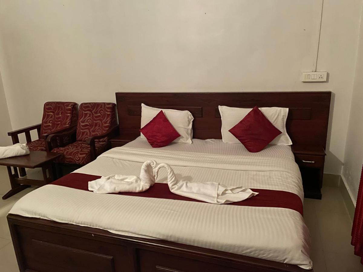 Hotel Caveri Madikeri Exteriör bild