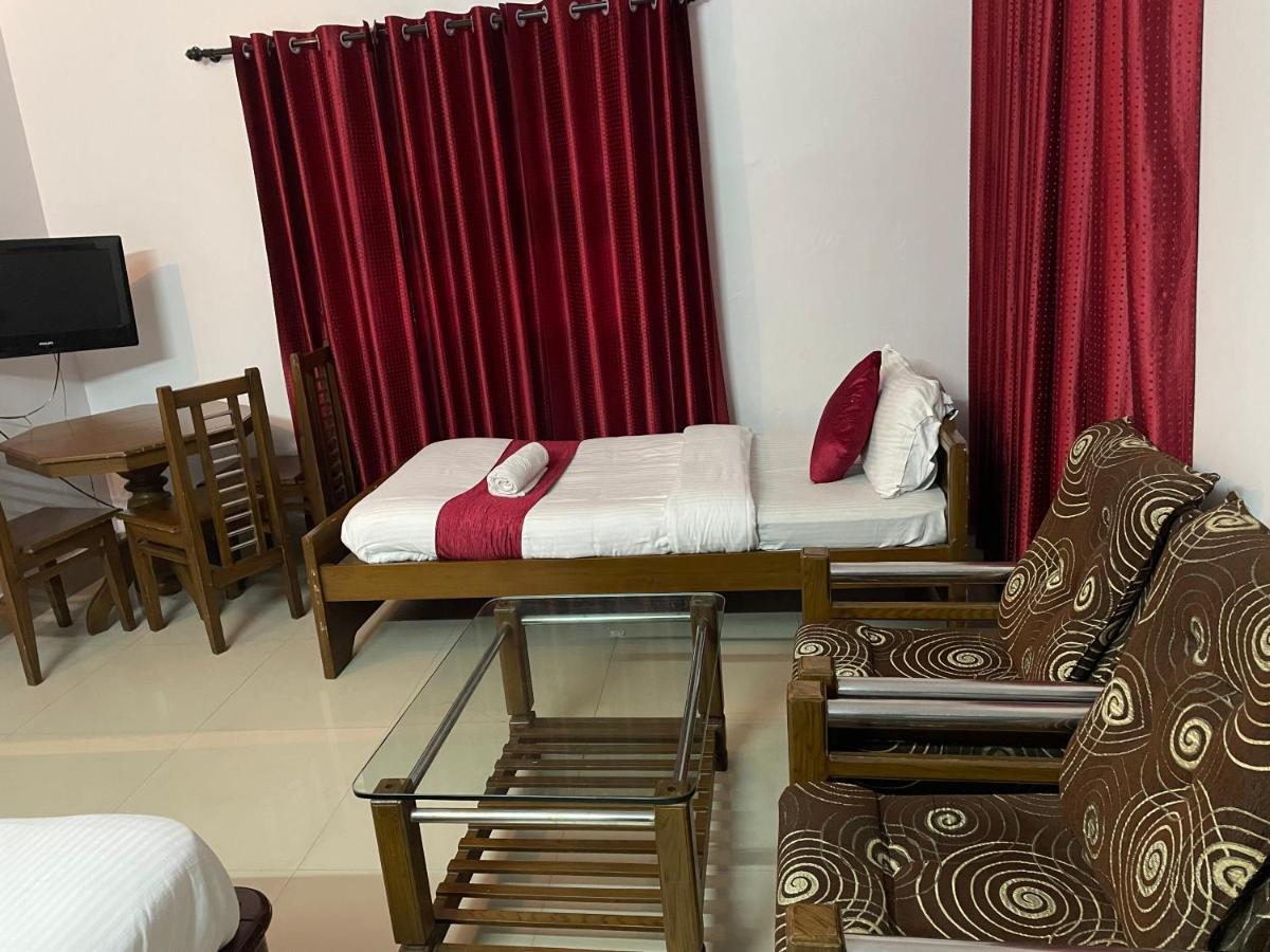 Hotel Caveri Madikeri Exteriör bild