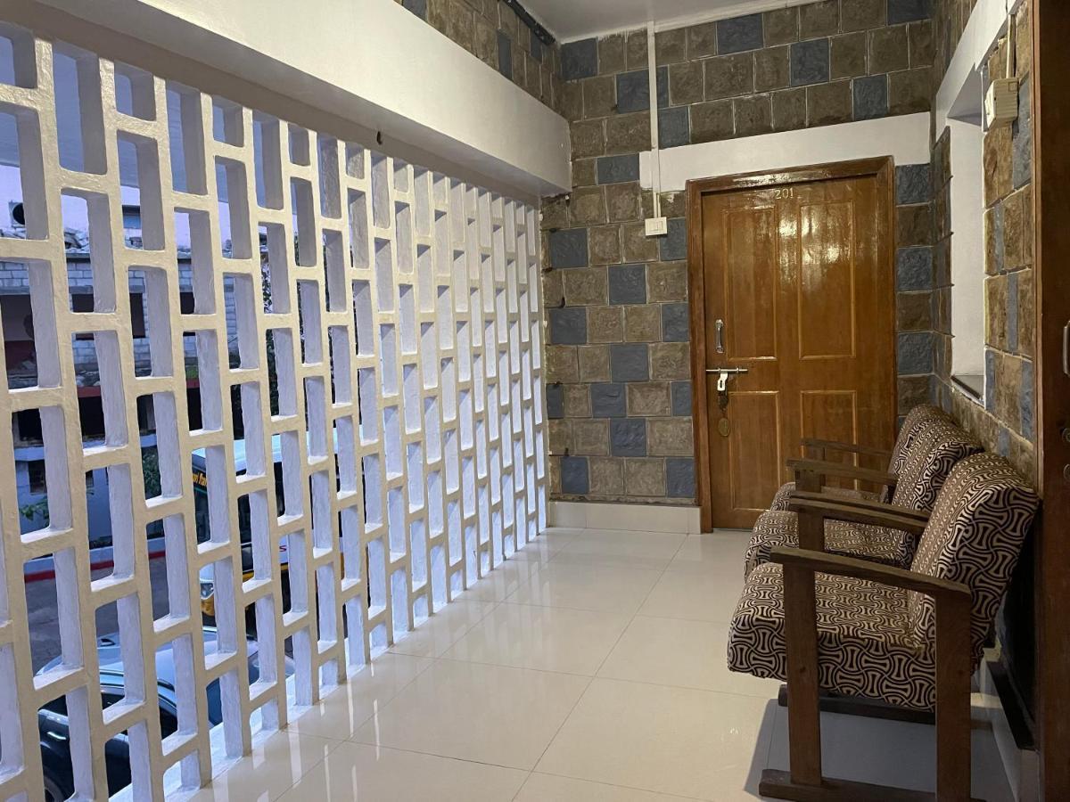 Hotel Caveri Madikeri Exteriör bild