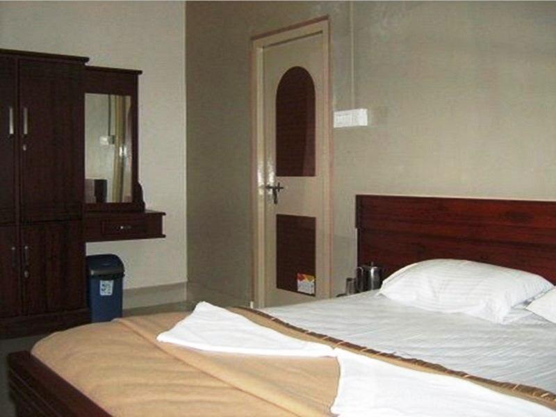 Hotel Caveri Madikeri Exteriör bild