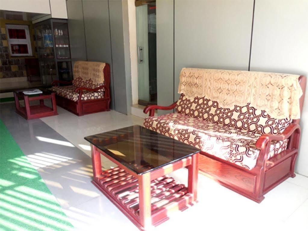 Hotel Caveri Madikeri Exteriör bild