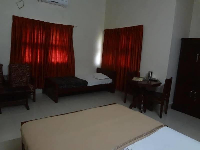 Hotel Caveri Madikeri Exteriör bild